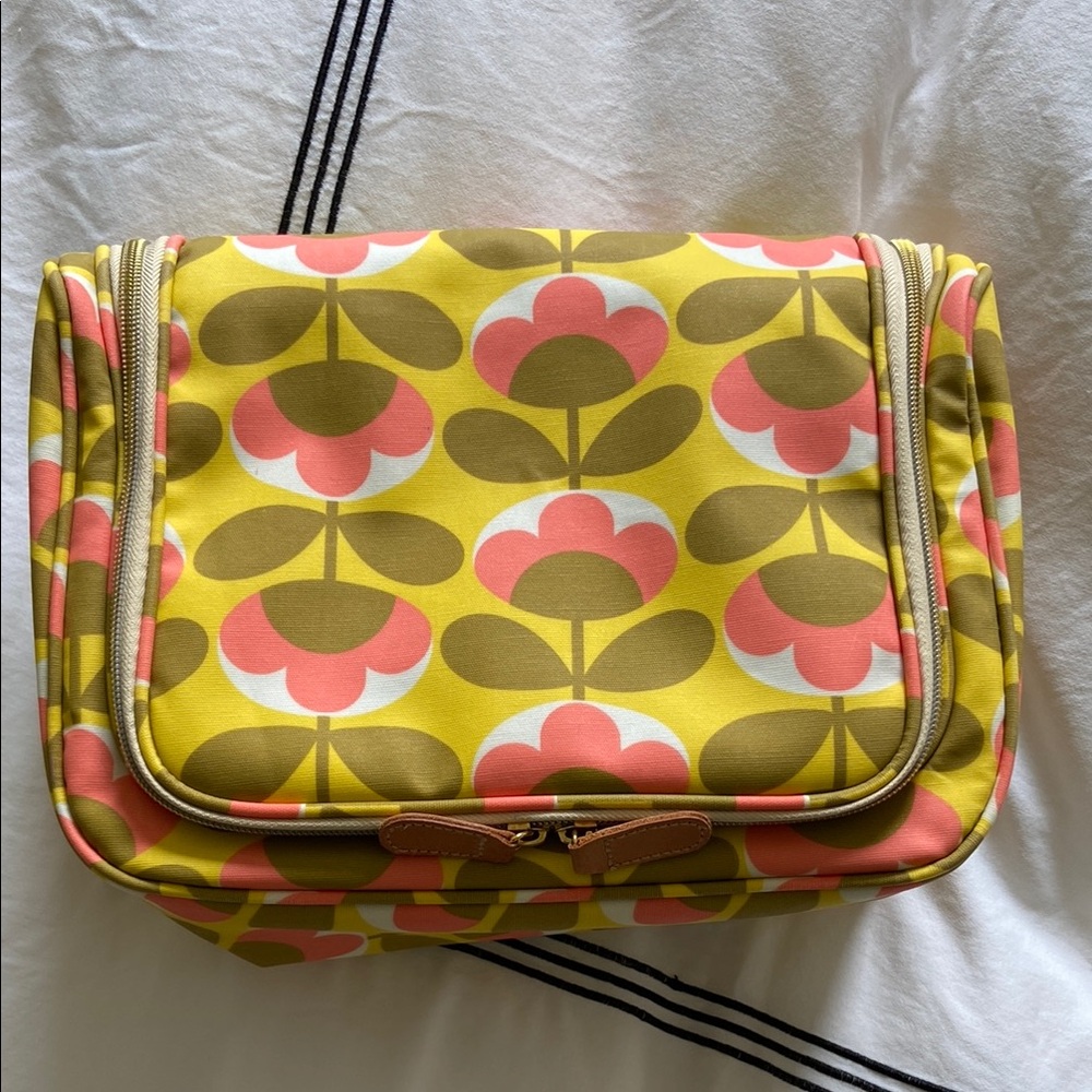 Orla Kiely Oval Flower Hanging Wash Bag